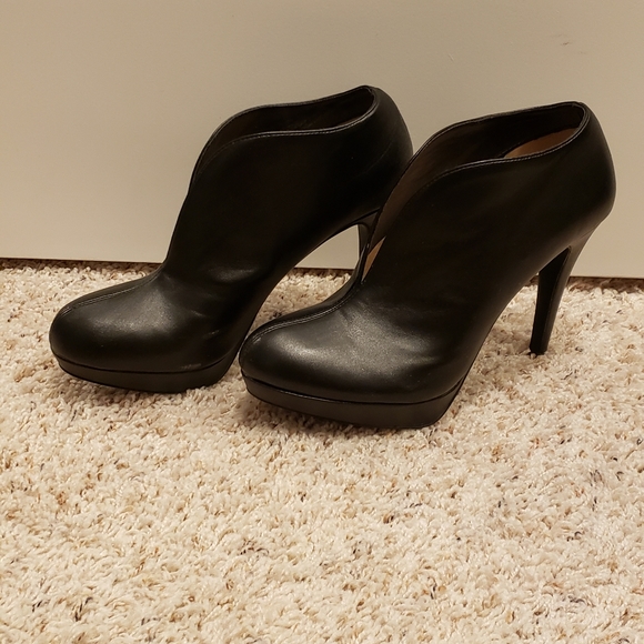 Audrey Brooke split-top heeled booties - Picture 1 of 6